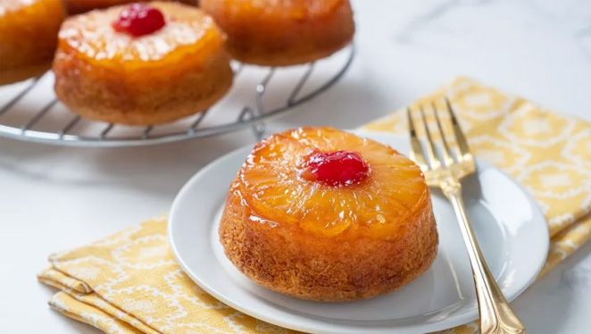 آموزش و طرز تهیه کیک با اسانس آناناس در تجارت فود